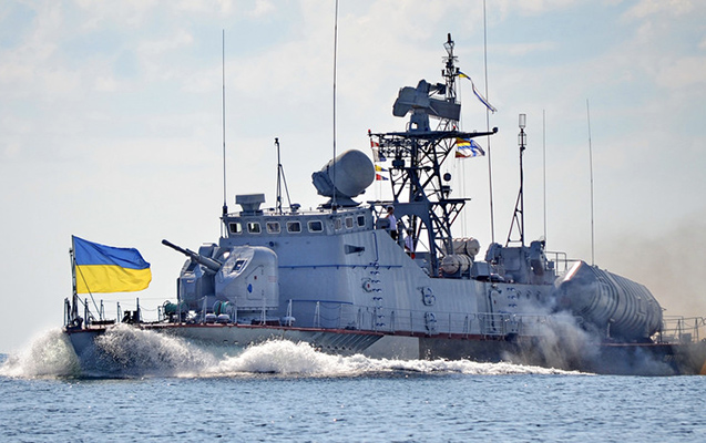 Rusiya Ukrayna gəmisinə atəş açdı - VİDEO