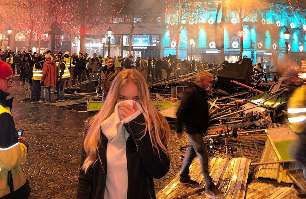 Rusiyalı məmur qızı Parisdəki aksiyaçıları “zombi” adlandırdı