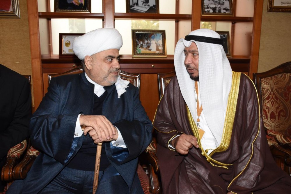 Allahşükür Paşazadə Küveytdən qayıtdı   