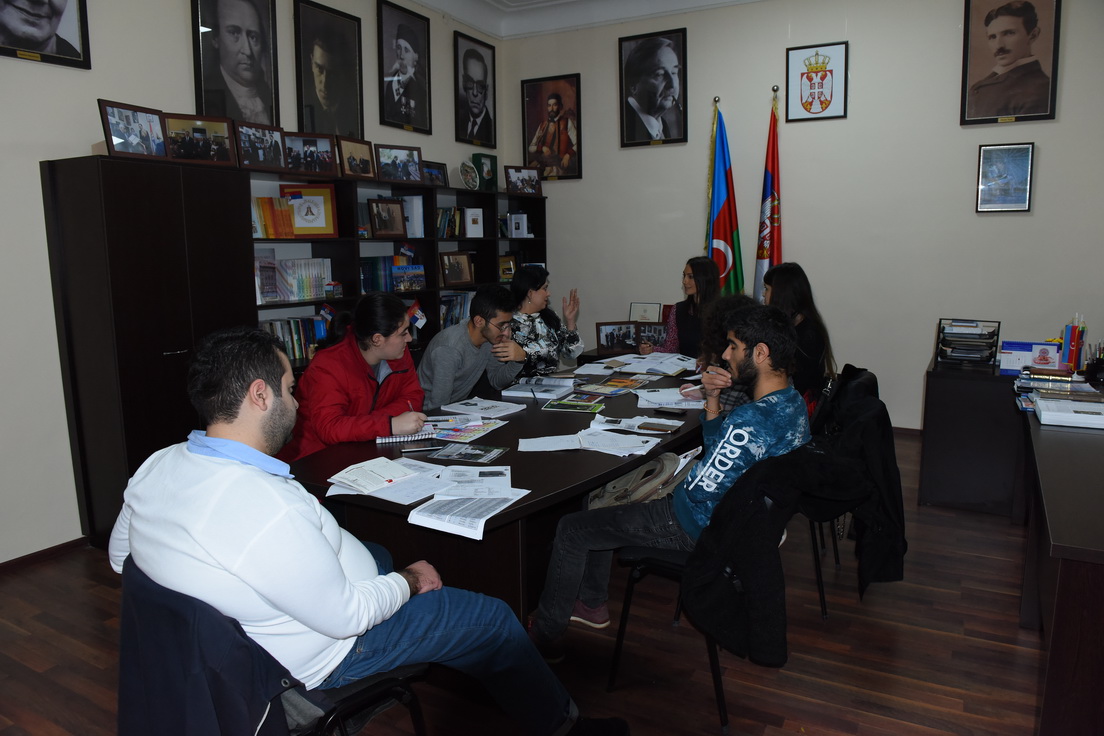 Dillər Universitetində pulsuz serb dili dərsləri təşkil olunur