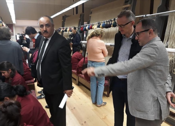 “Azərxalça”da toxunan xalçalar xarici diplomatları heyran edib