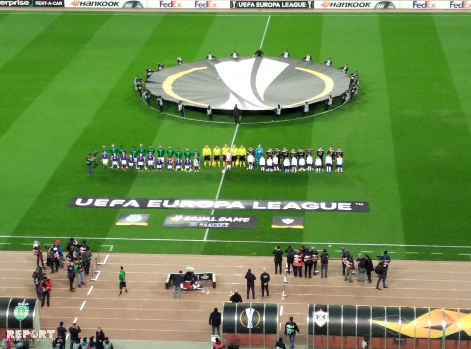 “Qarabağ” futbolçuları meydana şəhid övladları ilə çıxıb - FOTO