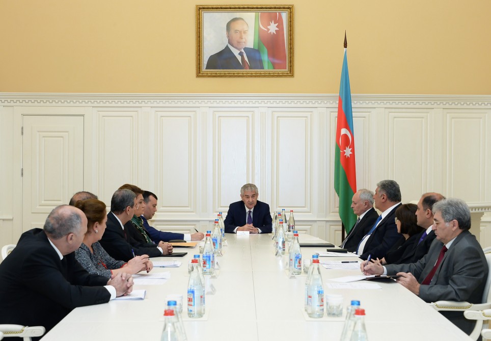 Əli Əhmədov nazir və komitə sədrlərini TOPLADI