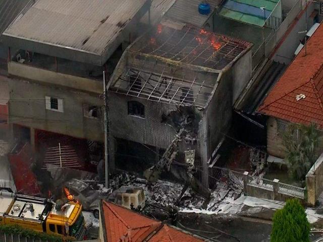 Braziliyada təyyarə yaşayış binalarına düşüb: ölənlər var 