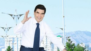 Türkmənistan prezidenti hökumətin iclasına velosipedlə gəldi