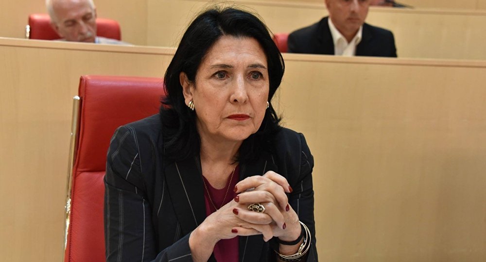 Salome Zurabişvili öz komandasını yığmağa başlayır