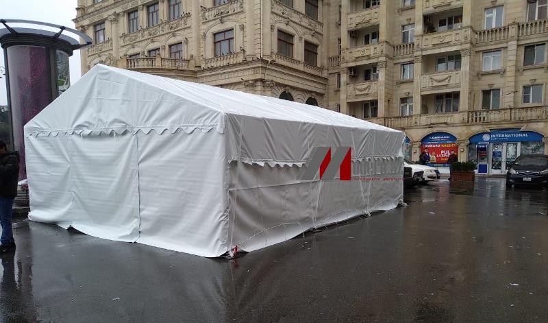 Metrostansiyaların çıxışlarında yenə çadırlar quruldu   