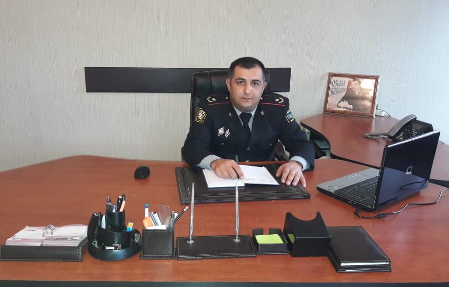 DYP rəisi satıcı qızı ölümdən xilas etdi