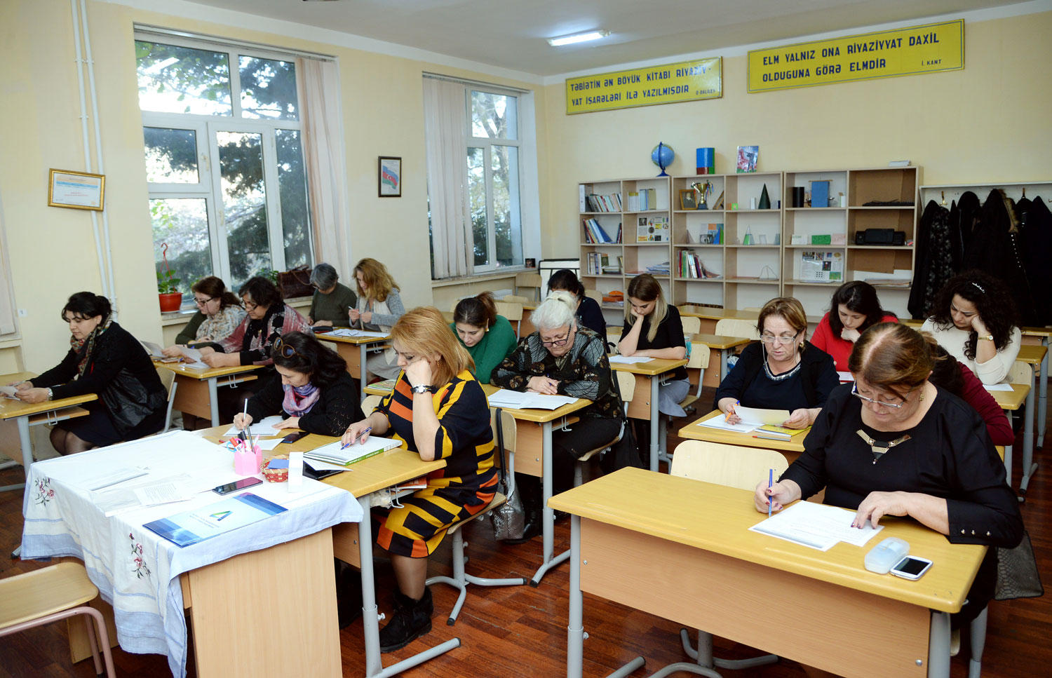 İbtidai sinif müəllimləri imtahana çəkilir