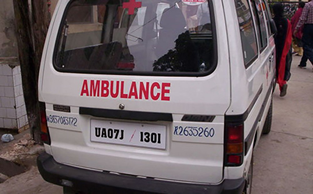 Hindistanda avtobus dərəyə aşdı - 11 nəfər öldü