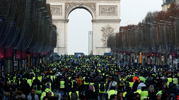Parisdə “sarı jiletli”lərin etirazı başladı - FOTOLAR