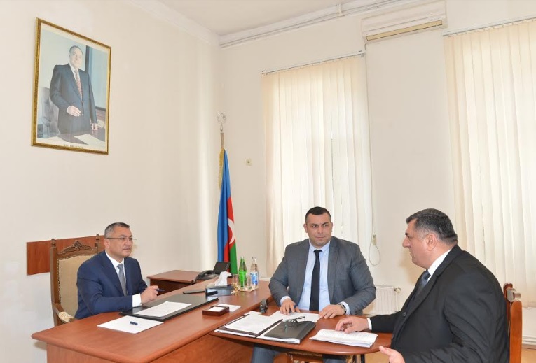 Rövşən Rzayev köçkünləri qəbul etdi