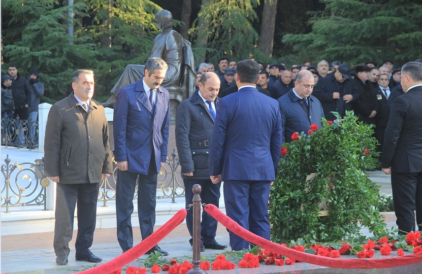 Keçmiş döyüşçülər Heydər Əliyevin məzarını ziyarət etdilər