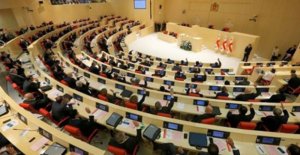 Gürcüstan parlamentində büdcə ilə bağlı səsvermə baş tutmayıb