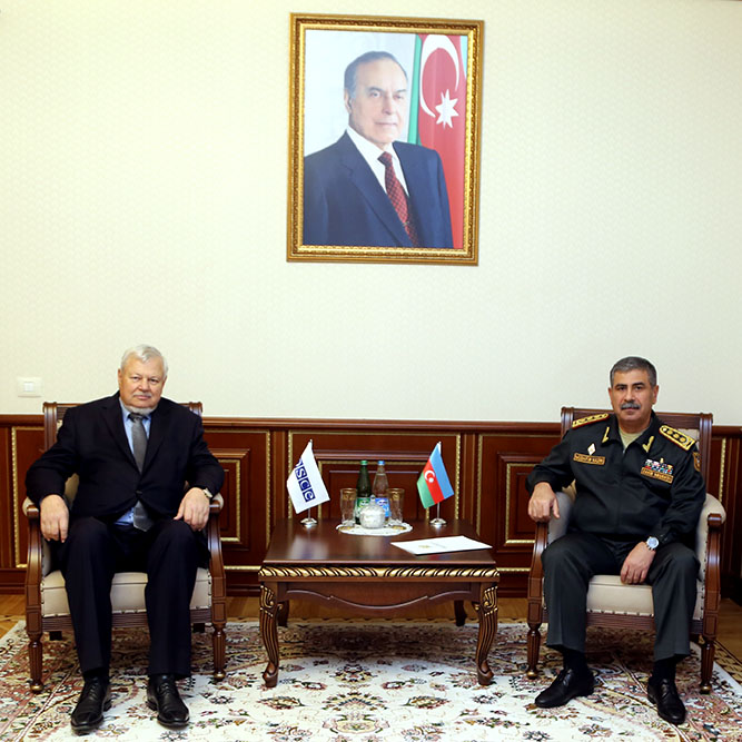 Zakir Həsənov Anjey Kaspşiklə müzakirə apardı