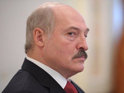 Lukaşenko: “Bizi Azərbaycana silah satmaqda qınamaq lazım deyil”
