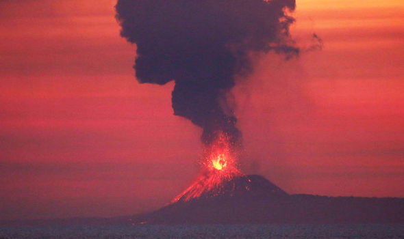 İndoneziyada vulkan püskürdü