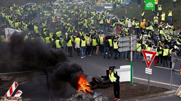 Fransa polisindən etirazçılara dəstək
