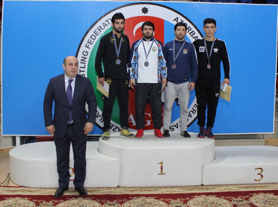 Güləş üzrə ölkə çempionatının ilk qalibləri müəyyənləşdi