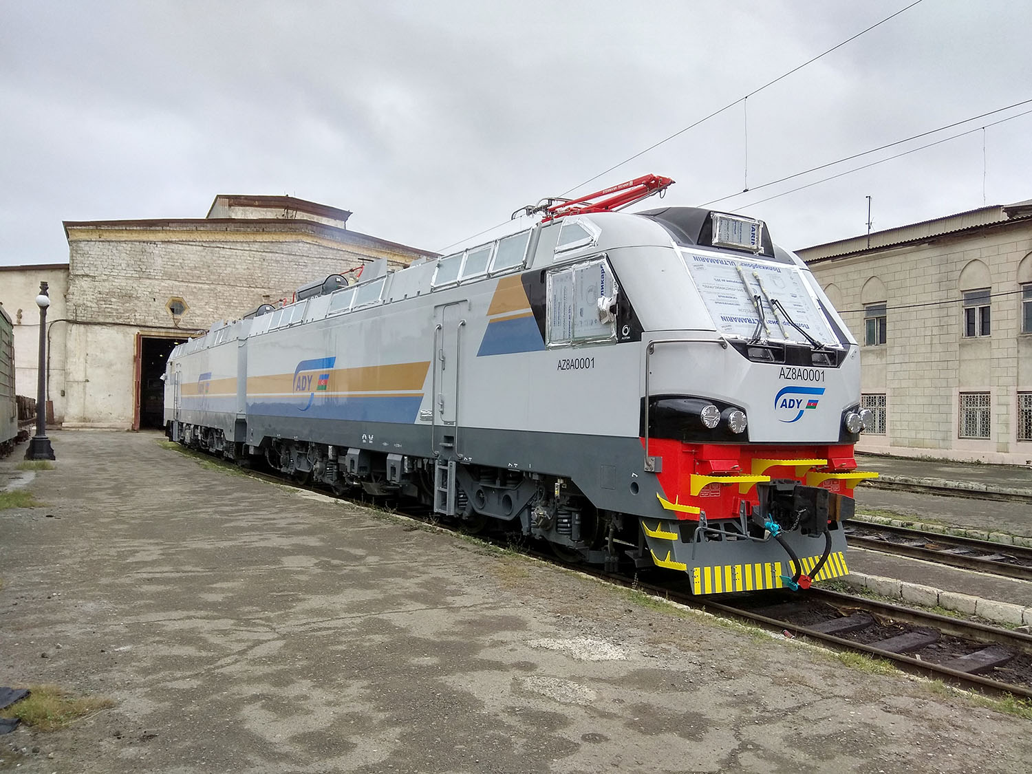 “Alstom” Bakı-Tbilisi-Qars dəmir yolu üçün Bakıya lokomotiv göndərdi