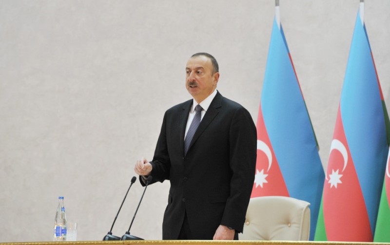 İlham Əliyev Bakı neft emalı zavodundakı açılışda
