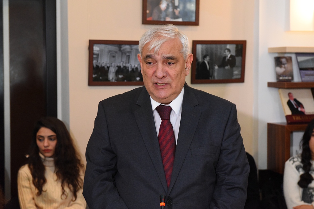 Hüseyn Cavidin əsərləri özbək dilində
