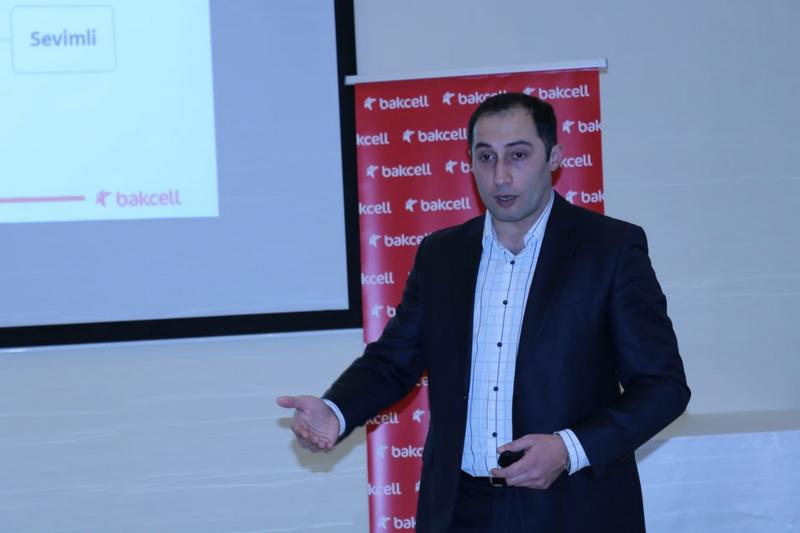 “Bakcell” nümayəndələri jurnalistlərin qarşısına çıxdı - FOTOLAR
