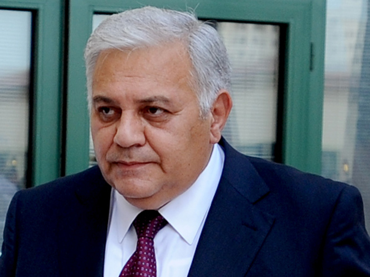 Oqtay Əsədov Həsən Ruhani ilə görüşdü