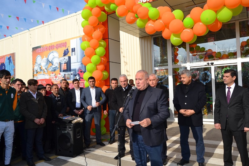 Füzulidə kənd təsərrüfatı məhsullarının satış mərkəzi istifadəyə verildi