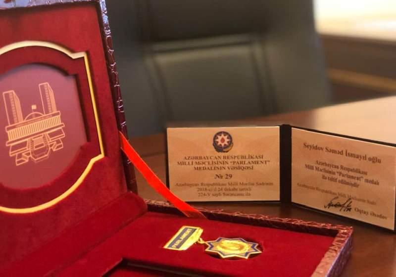 Deputatlara “Parlament” medalı verildi   