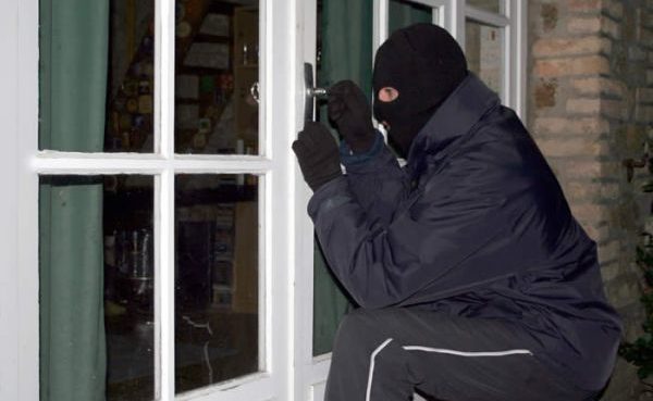 Zaqatala polisi evlərdən oğurluq edən şəxsi tutdu