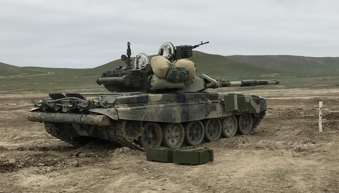 Müdafiə Sənayesi Nazirliyi tank topları üçün döyüş sursatının sınaqlarını keçirdi - FOTO