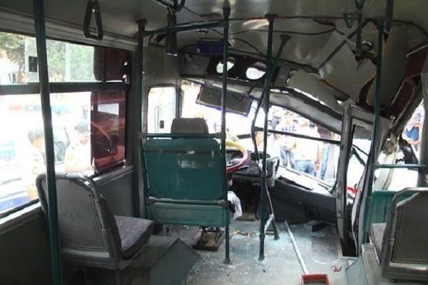 Bakıda sərnişin avtobusu qəza törətdi 