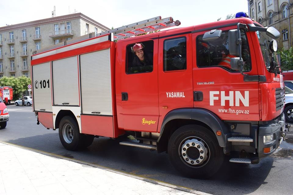 Nəsimi rayonunda evdə yanğın baş verib