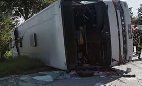 Turistləri daşıyan avtobus qəzaya uğradı