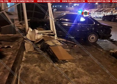 Ermənistanda avtomobil dayanacağa çırpıldı: 4 yaralı