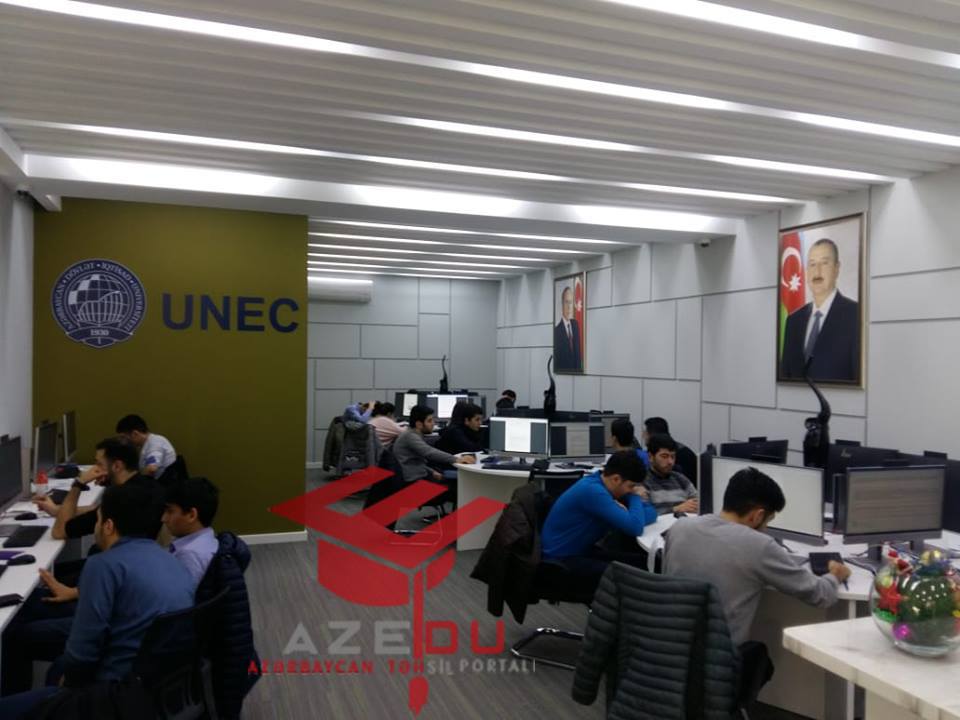 42  gənc  axşam  saatlarında  imtahana  hazırlaşır  -  UNEC-in 24/7 kitabxanası,  FOTOLAR 