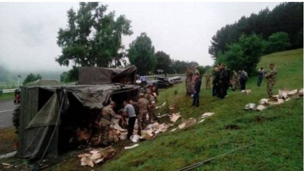 Daha iki erməni əsgər avtomobil qəzasına düşdü