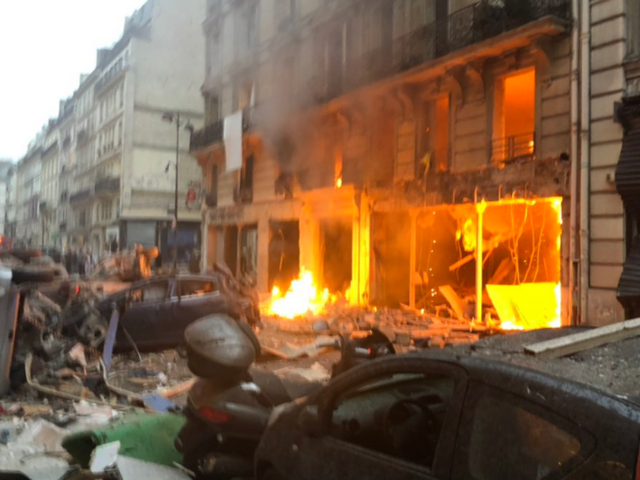 Parisdə güclü partlayış - Yaralananlar var