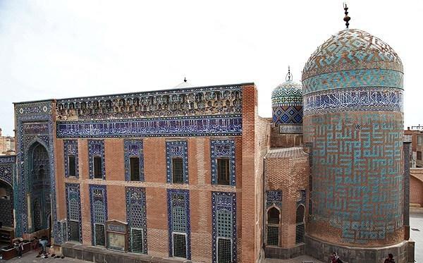 Gəncləri Azərbaycanda etiraza çağıran imamdan geri addım
