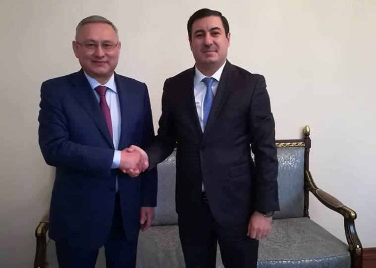 Rufiz Qonaqov Qazaxıstan səfiri ilə görüşüb