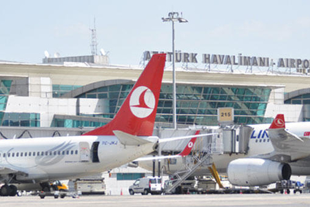 Hava limanında trap təyyarəyə çırpıldı