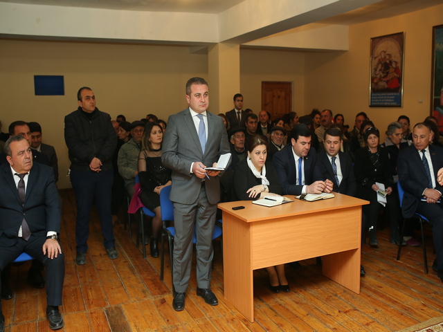 Gəncənin icra başçısı Məhsəti qəsəbəsinin sakinlərini dinlədi