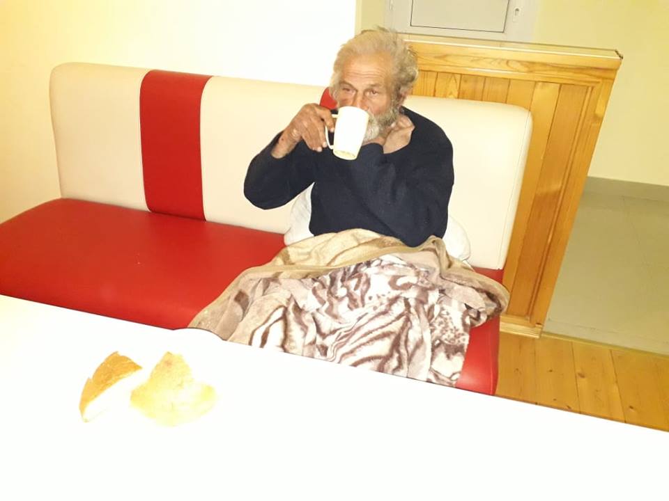 Bakıda polis kimsəsiz şəxsi sığınacağa apardı - FOTO