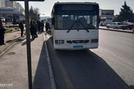 Bakıda sərnişin avtobusu qəza törətdi