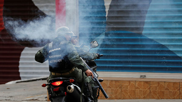 Venesuelada ikihakimiyyətlilik davam edir – Ölənlərin sayı artır