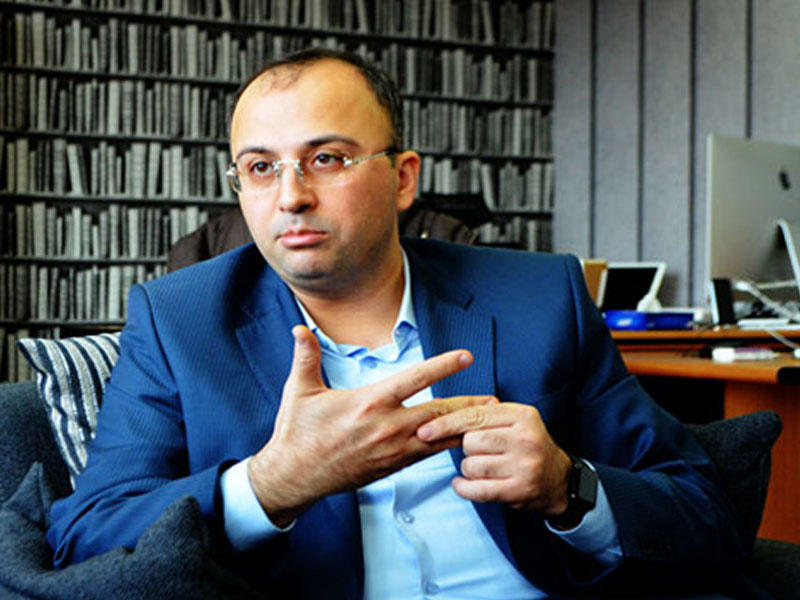 Dini Komitə Elşad Mirini İTTİHAM ETDİ: “Onu kitab yox, gündəmdə qalmaq maraqlandırır”