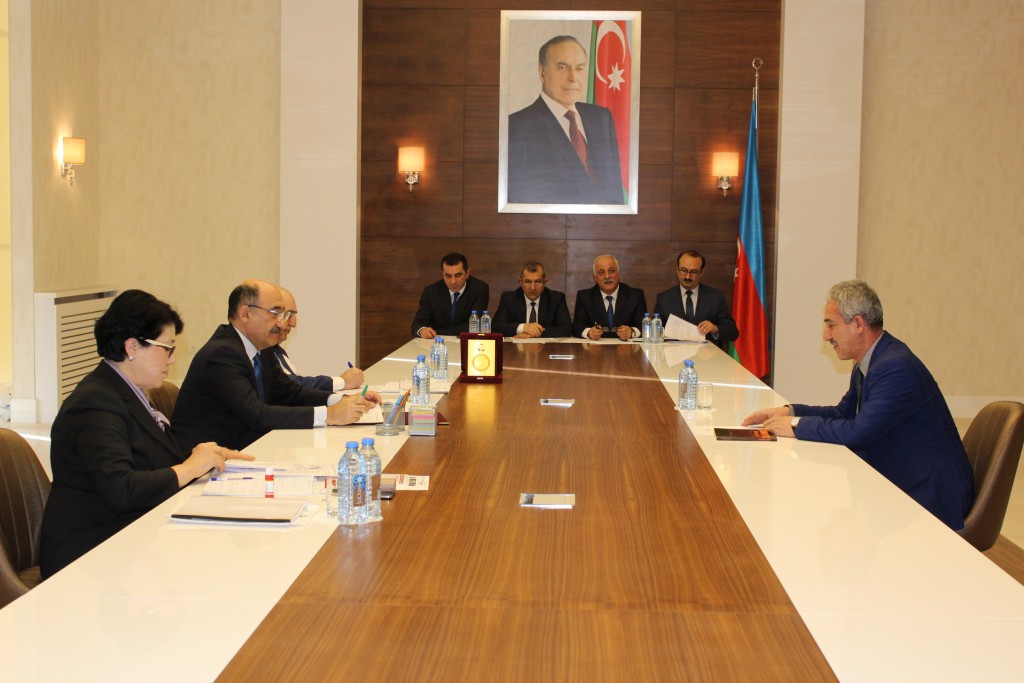 Əbülfəs Qarayev Xızıda vətəndaşlarla görüşdü