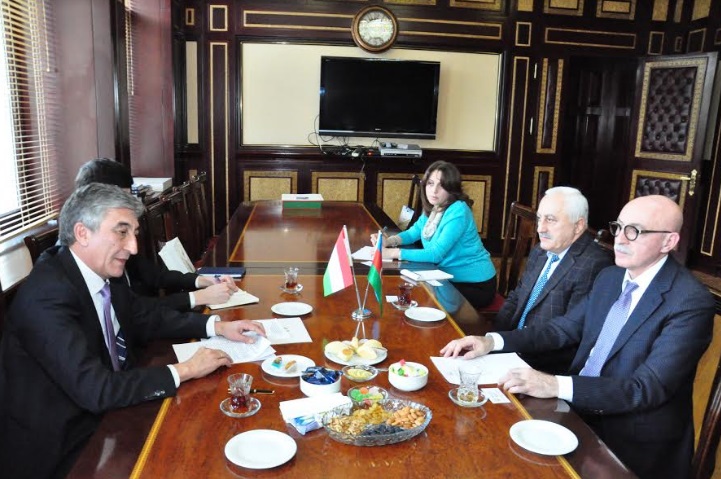 Firudin Qurbanov Tacikistan səfiri ilə görüşdü