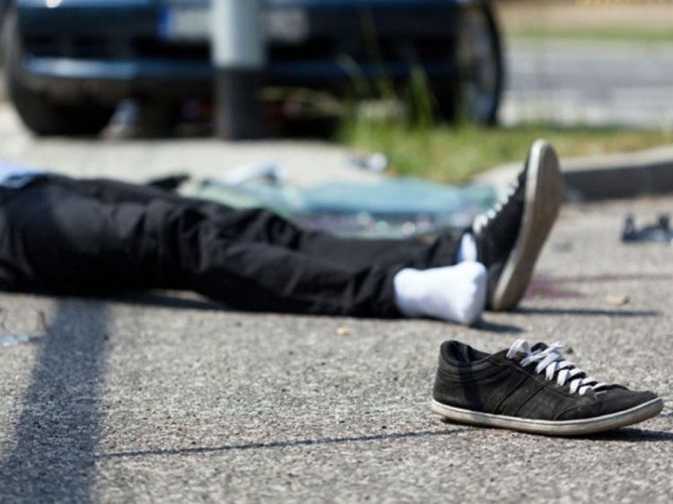 Badamdarda yolu keçən piyadanı maşın vurub öldürdü